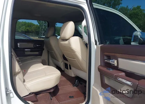 2018 Ram 2500 Laramie 4X4 6'4 Box z USA, uszkodzony, nr VIN 3C6UR5FLXJG117546